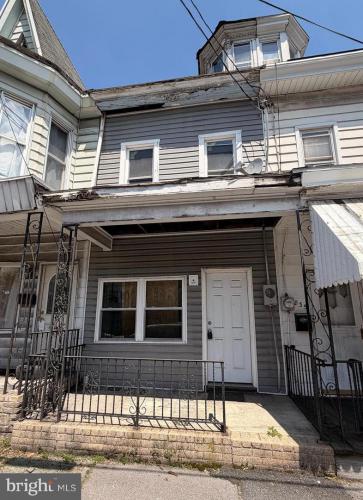 Photo of 833 E Centre Street